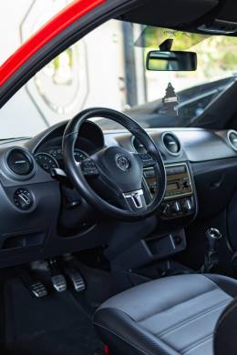 VOLKSWAGEN - SAVEIRO - 2014/2015 - Vermelha - R$ 94.500,00